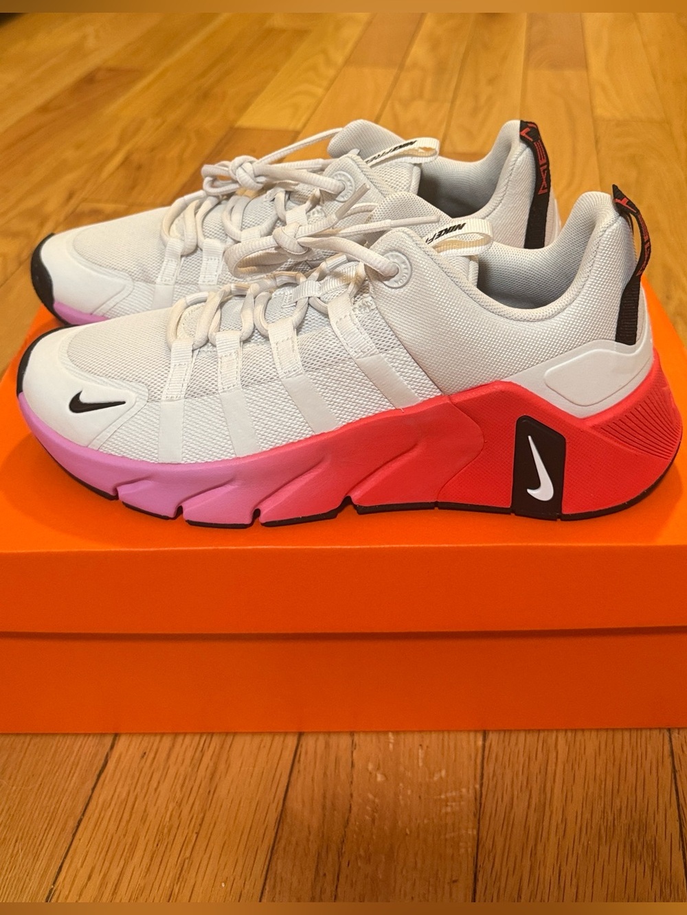 Nike free Metcon 7 women’s 9 New in box platinum tint/ white - lt magenta